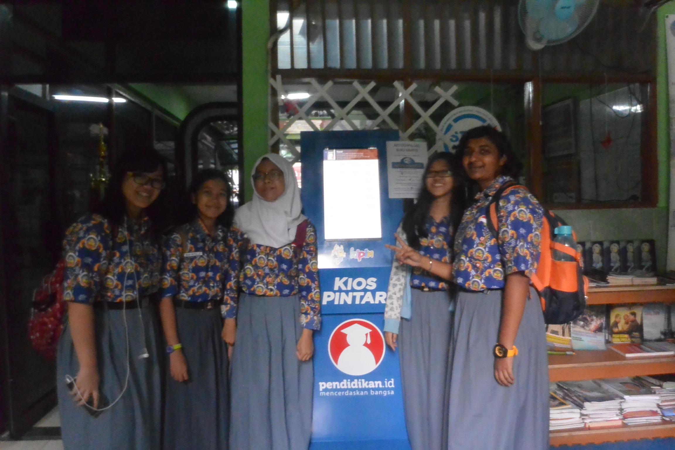 Perpustakaan Digital KIPIN Goes to SMAN 112 Jakarta, Siswa Perbanyak Latihan Soal untuk Persiapan Jelang UAS