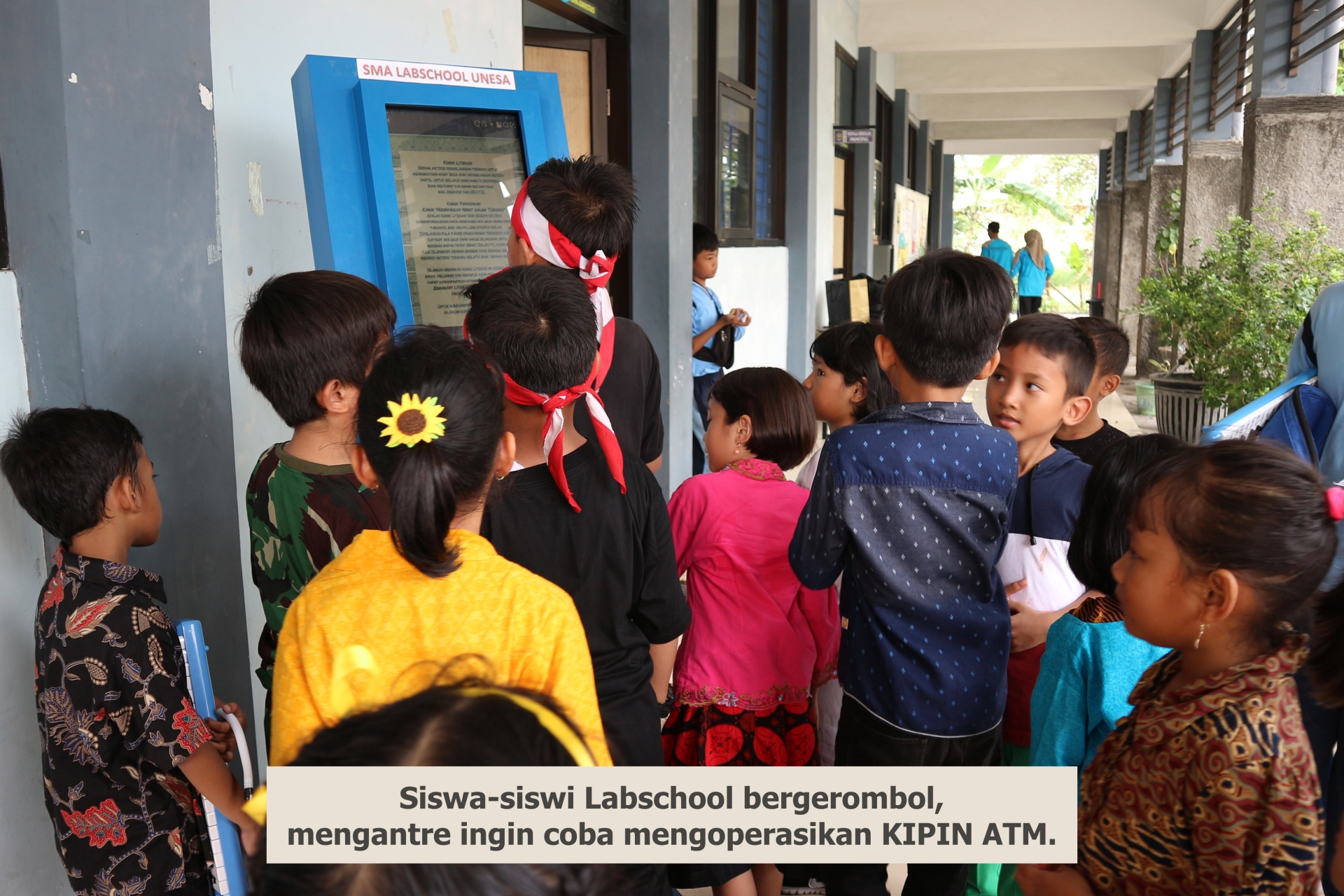 Antusiasme Siswa Belajar dengan KIPIN ATM Warnai Acara Hari Pahlawan di Labschool Surabaya