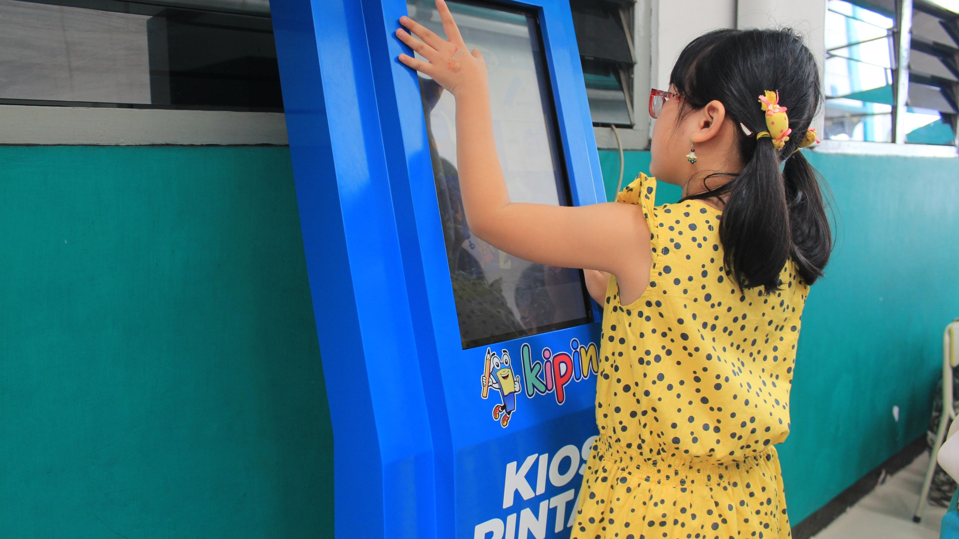 We See Kiosk in Banks, in McDonalds, in Airports and Many Others, but Why Nobody Makes Smart Kiosk For Schools?