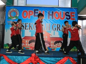 pertunjukan wushu SD Gracia Surabaya