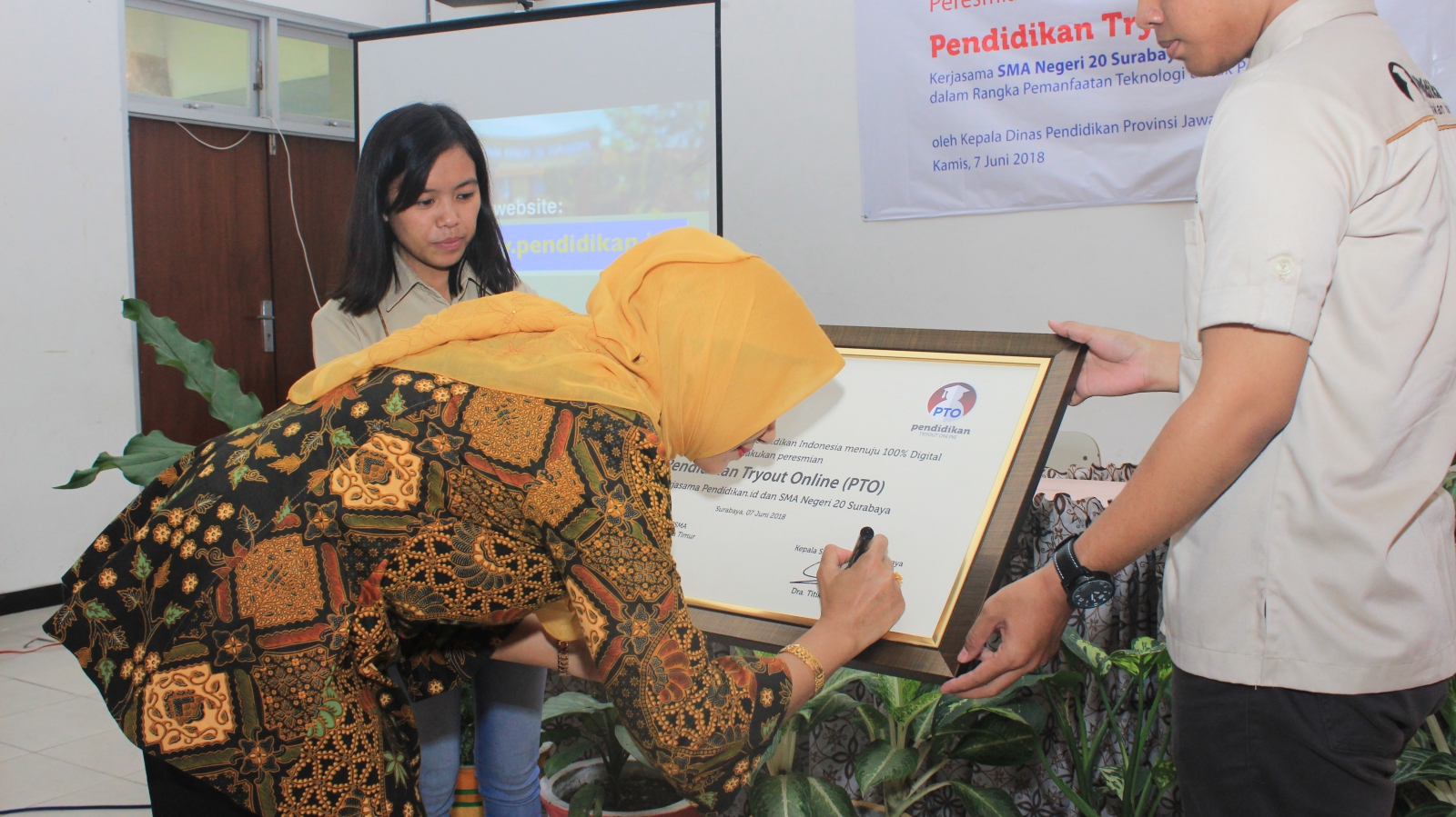 Peresmian Penggunaan Aplikasi PTO (Pendidikan Tryout Online) Bersama SMAN 20 Surabaya