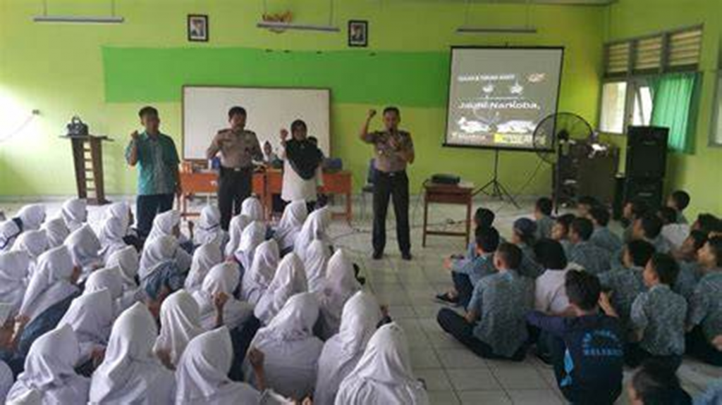 MANAJEMEN IKLIM AKADEMIK DAN HUBUNGAN SEKOLAH DENGAN MASYARAKAT