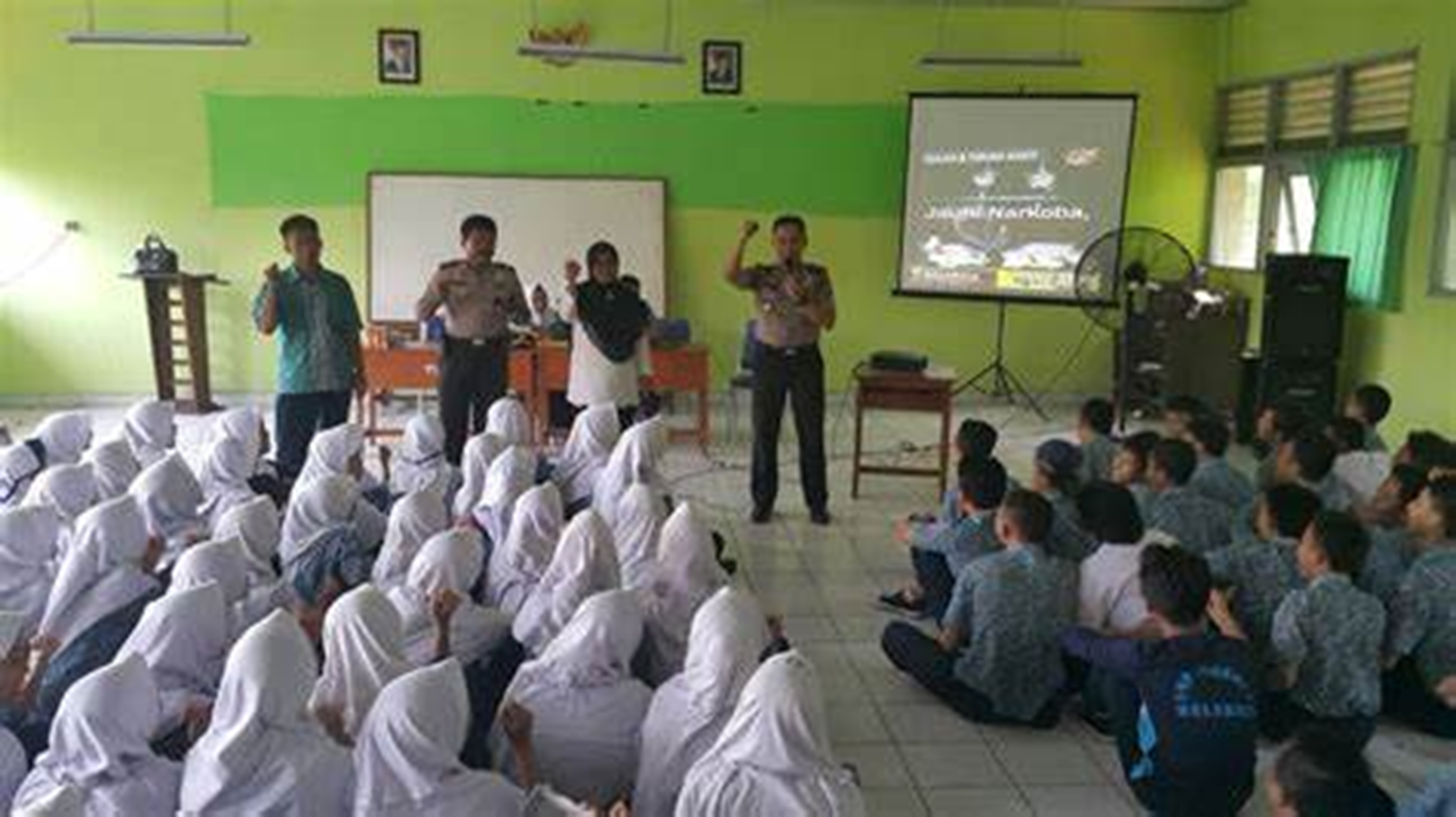 MANAJEMEN IKLIM AKADEMIK DAN HUBUNGAN SEKOLAH DENGAN MASYARAKAT