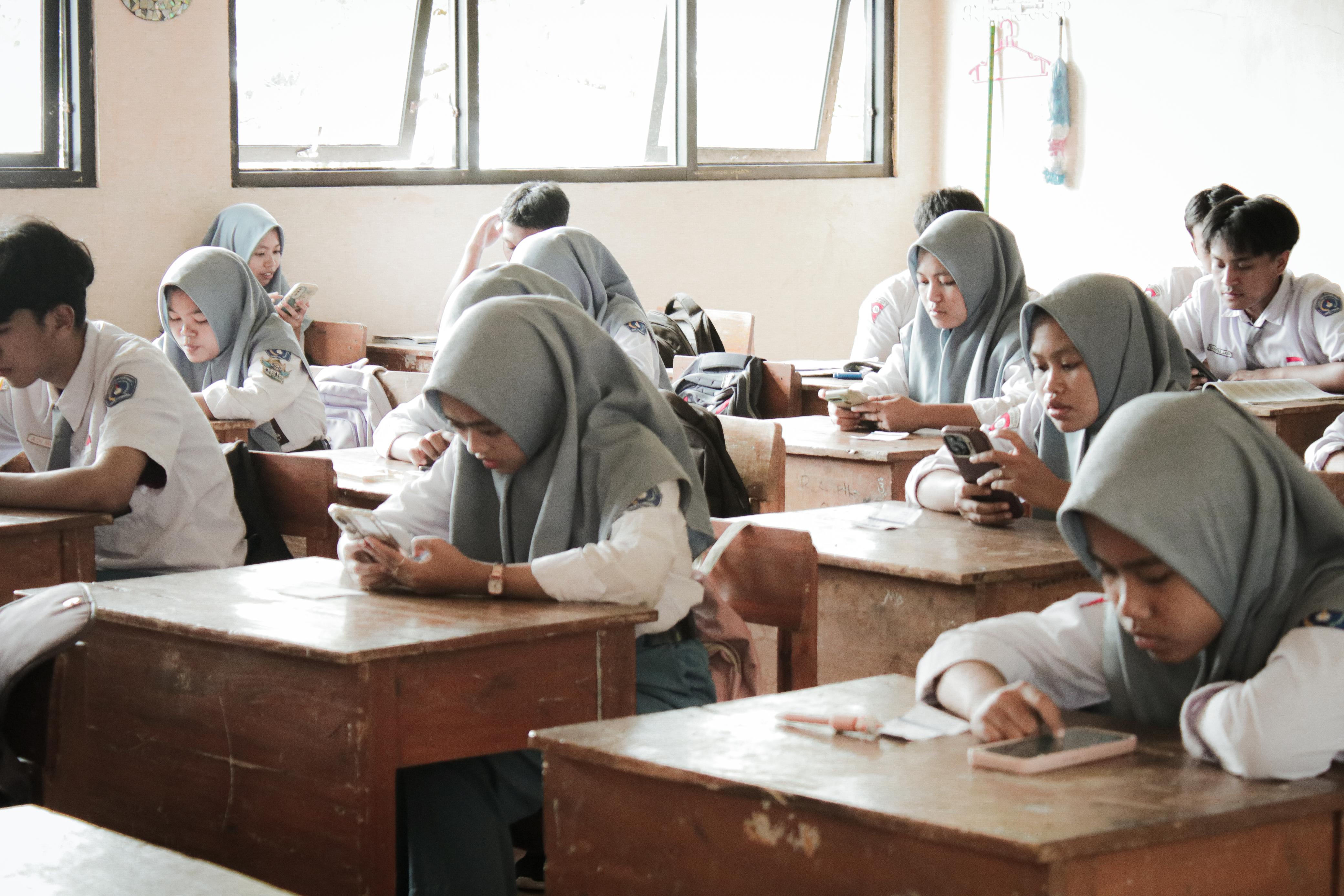 Siap TKA 2025, Sekolah di Lereng Gunung Bromo Gunakan Kipin untuk Latihan Soal Digital Tanpa Internet