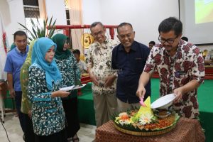 sekolah literasi, buku cerpen karya siswa SMPN 17 surabaya