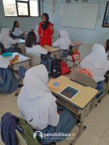 SMA Labschool surabaya pembelajaran berbasis digital
