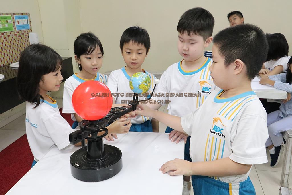 Sekolah Sebagai Agen Perubahan Ilmu Pengetahuan, Karakter, Skill dan Penguasaan Teknologi Melalui Digital Literasi