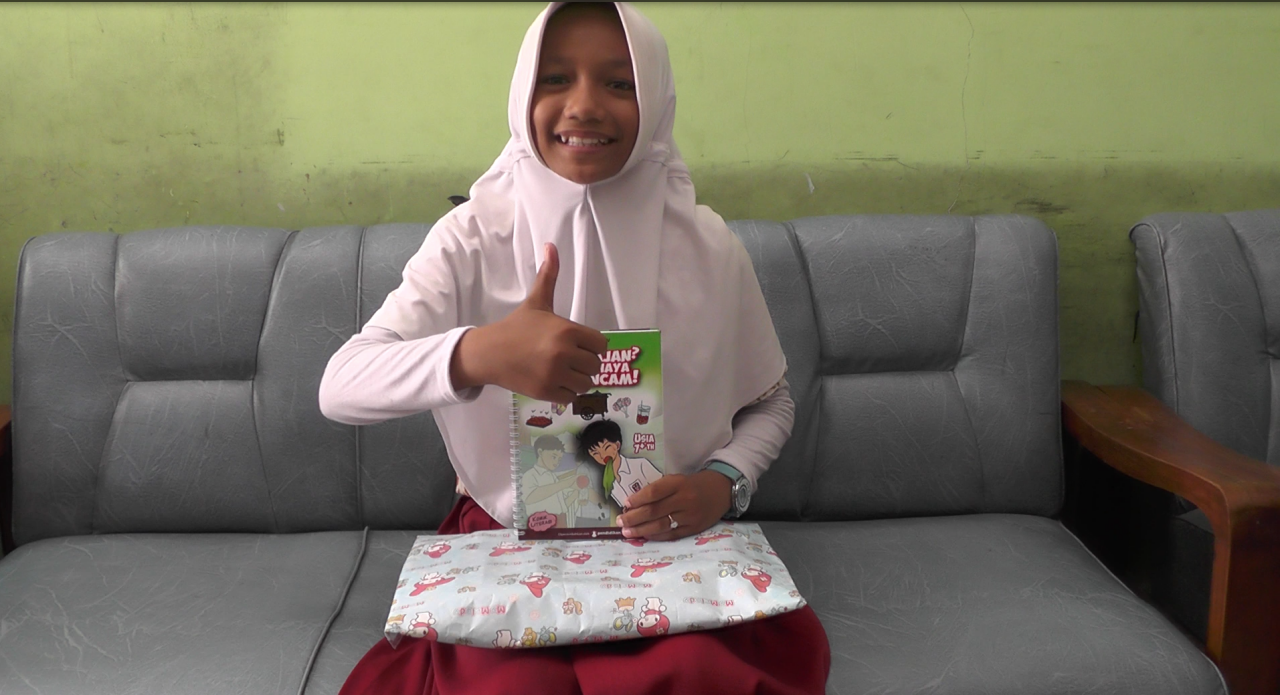 Hadiah untuk Lima Siswi Calon Komikus dari SDN Bulak Banteng 01 Surabaya