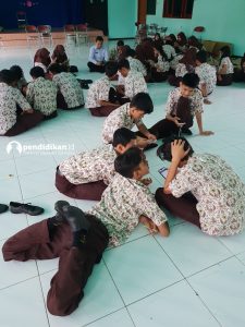 ujian online mandiri di sekolah dengan santai